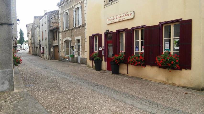 Hôtel pour 5 personnes, avec jardin, animaux acceptés à Saint-Loup-Lamairé - 3