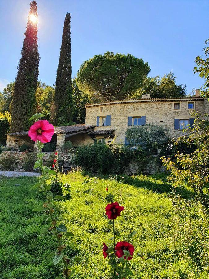 Chambre d’hôte pour 4 personnes, avec Terrasse et Jardin ainsi que Piscine et Vue