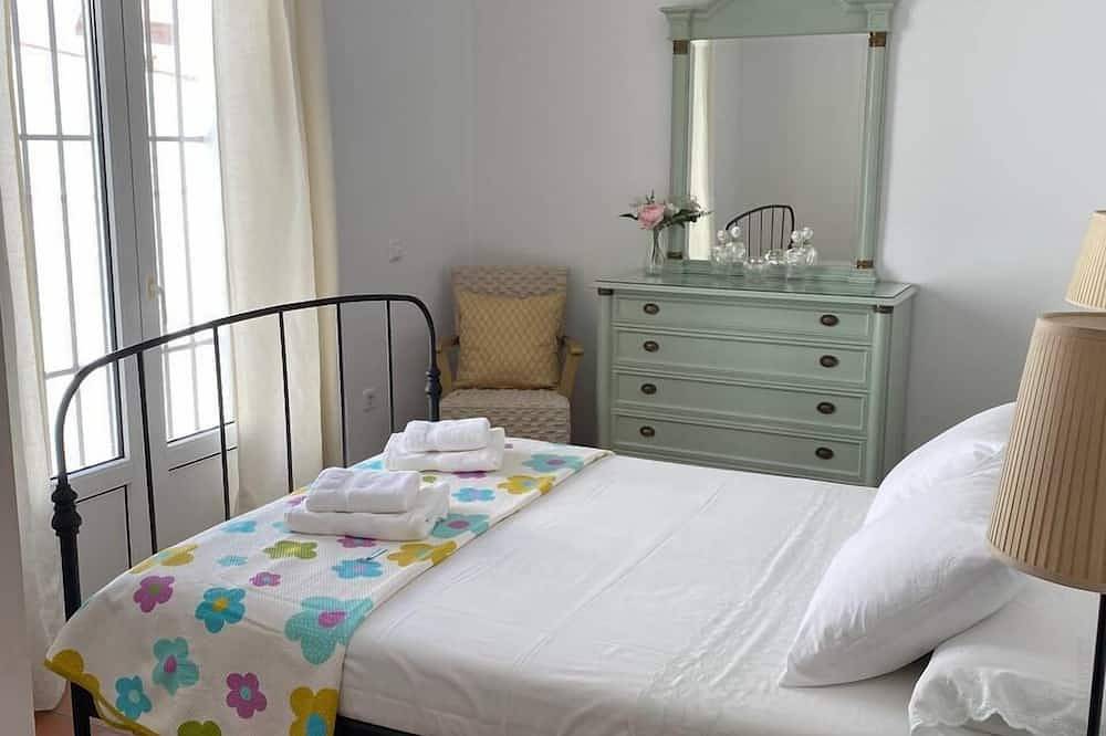 Casa Ana: Muy tranquila, con jardín y piscina para relajarse in Burguillos, Provincia de Sevilla