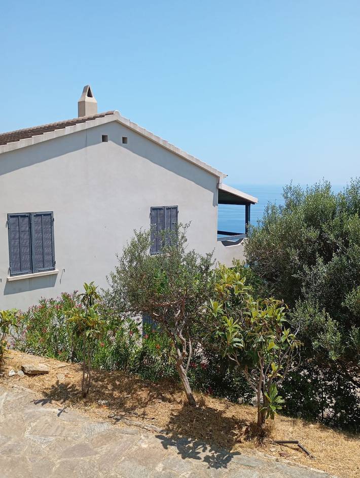 Location de vacances pour 6 personnes, avec terrasse, adapté aux familles à Brando - 2