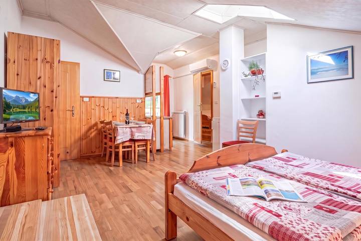 Ganze Wohnung, Pivka Apartment With Terrace in Innerkrain-Karst