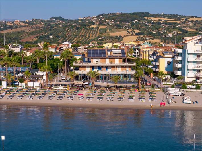 Hotel per 4 persone, con panorama e balcone - 1