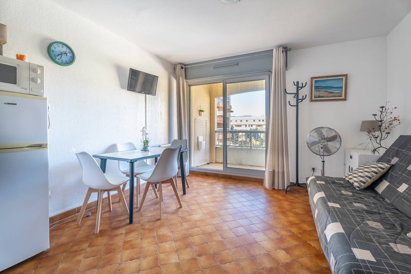 Studio entier, Studio pour 4 Personnes avec Balcon à 10 min de la Plage, au Cœur du Village in Saint-Mandrier-sur-Mer, Côte méditerranéenne (France)