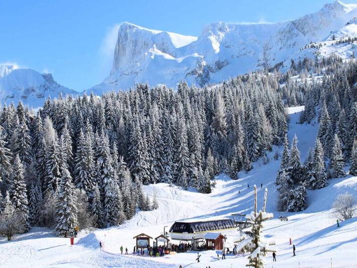 Chalet pour 4 personnes, avec piscine et balcon, animaux acceptés dans SuperDévoluy