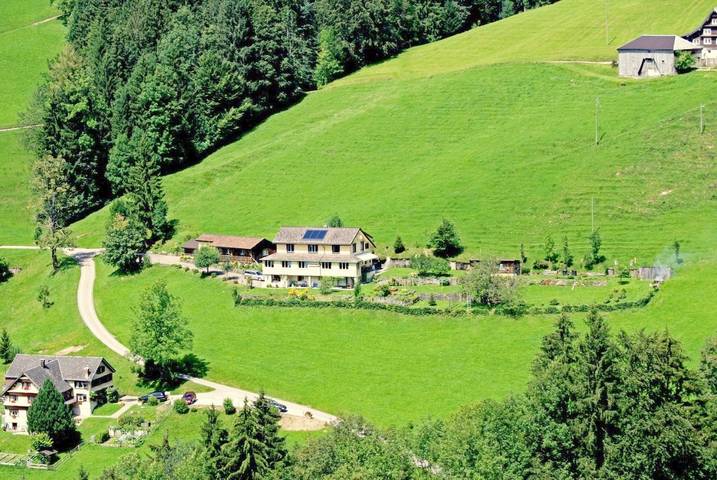 Gästehaus für 2 Personen, mit Terrasse und Whirlpool sowie Garten und Sauna in Ebnat-Kappel