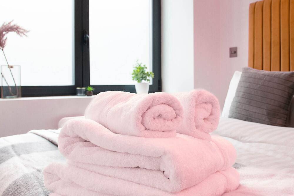 Entire apartment, Hayy Aparthotels Stanley Mill Luxury Retreat in Huddersfield, West Yorkshire