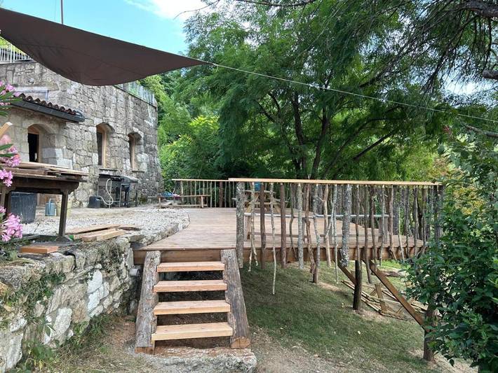 Location de vacances pour 19 personnes, avec vue ainsi que jardin et piscine à L'Isle-Bouzon - 2