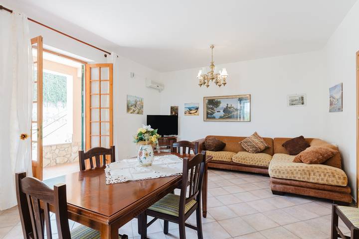 Gîte pour 8 personnes, avec jardin à Balestrate - 4