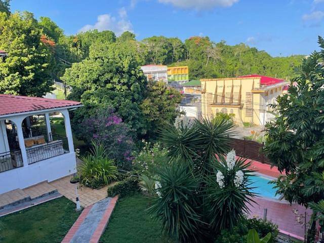 Gîte pour 2 personnes, avec piscine ainsi que balcon et jardin à Les Abymes - 4