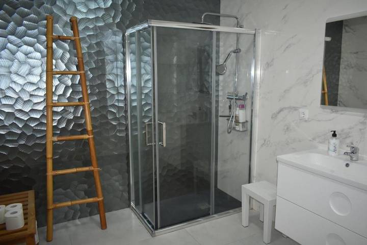 Casa de vacaciones para 14 personas, con jardín además de piscina y vistas, Se admiten mascotas en La Manchuela - 2