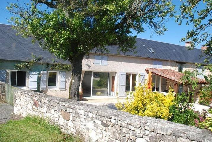 Location de vacances pour 6 personnes, avec jardin ainsi que piscine et terrasse à Peyrillac-et-Millac - 3