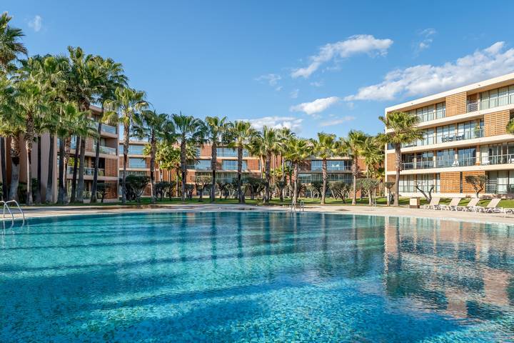 Gîte pour 4 personnes, avec Balcon et Terrasse ainsi que Jardin et Piscine à Guia