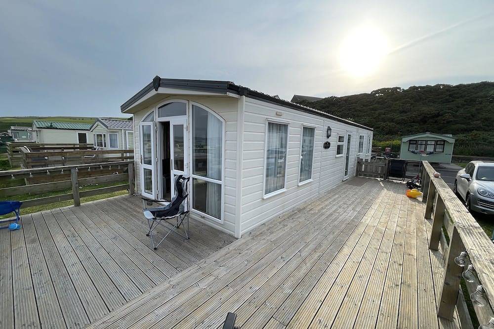 3 Bedroom Lodge, Close to Beach, Stunning Views, includes hot tub in Dumfries and Galloway
