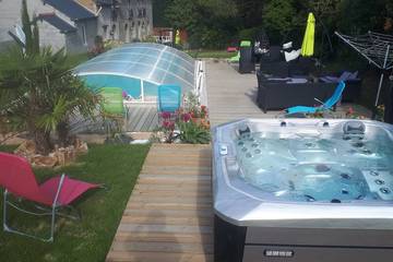 Gîte pour 18 personnes, avec jacuzzi et jardin à Guitté