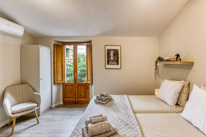 Location de vacances pour 8 personnes, avec jardin et balcon, animaux acceptés à Espolla