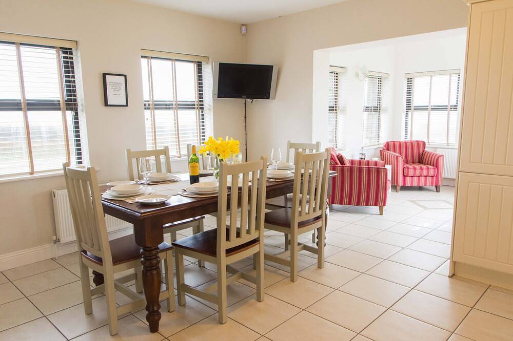 Lussuosa casa di famiglia con una vista spettacolare vicino a negozi, pub e spiagge in Contea di Clare (Irlanda)