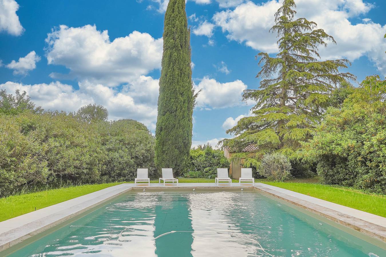 Mas des Oiseaux (9p) with pool in Chateaurenard in Châteaurenard, Region de Arles