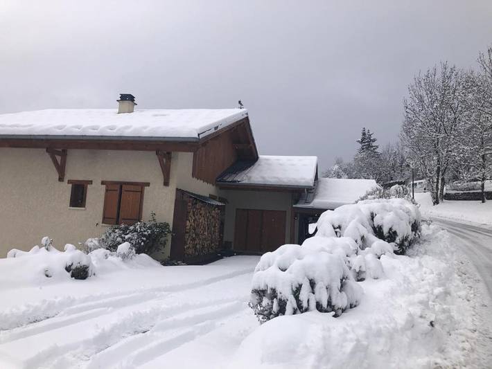 Location de vacances pour 2 personnes, avec terrasse ainsi que vue et jardin à Les Chapelles - 3