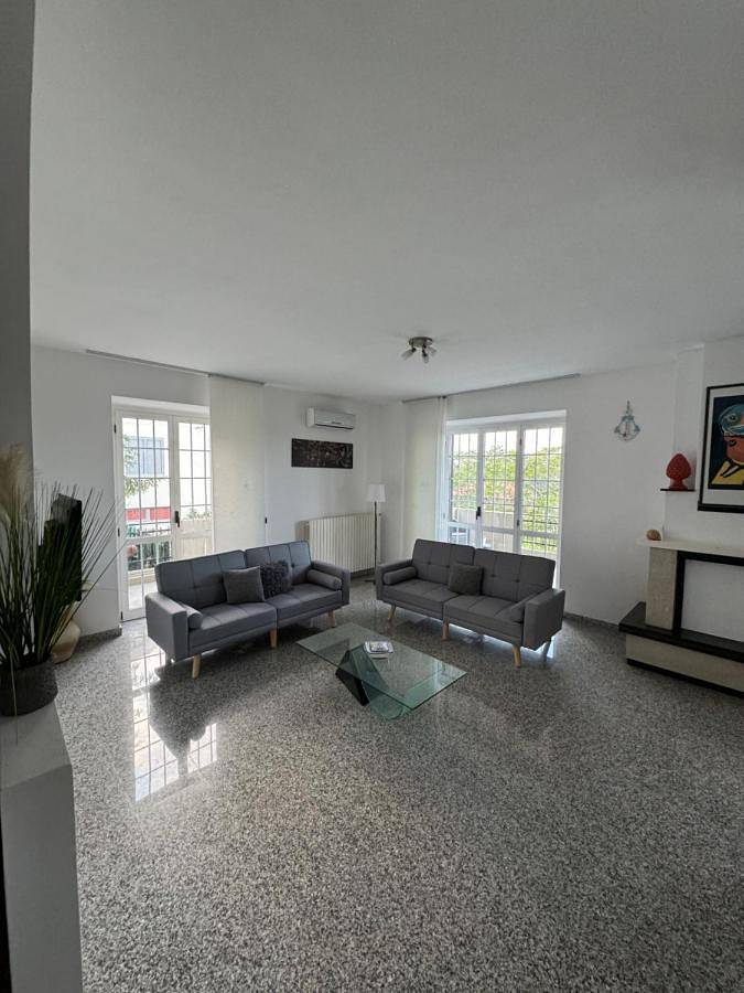 Gîte pour 12 personnes, avec Balcon et Terrasse ainsi que Jardin et Vue à Petacciato