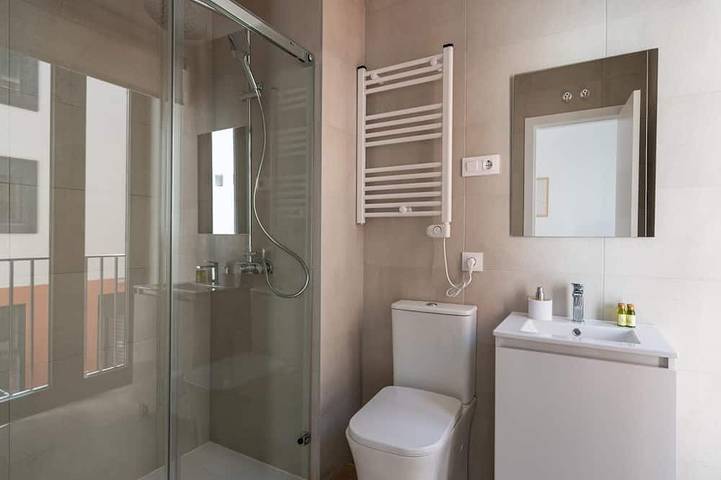 Ganze Wohnung, Cuatro Caminos - 2 bedrooms duplex in Tetuán, Madrid