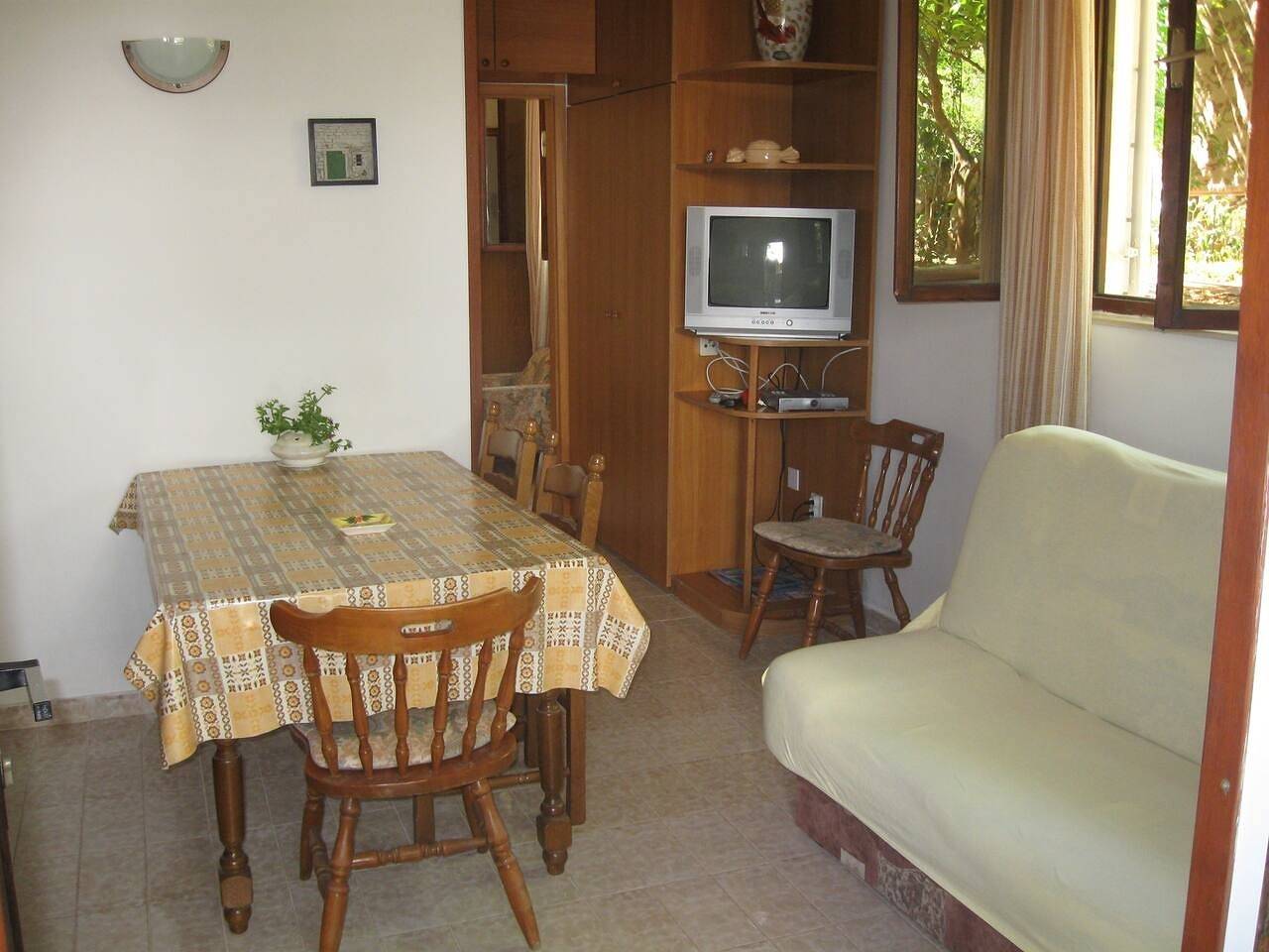 Ganze Wohnung, 1-Zimmer-Ferienwohnung mit Terrasse und Meerblick Slatine, Ciovo A-17456-c in Ciovo