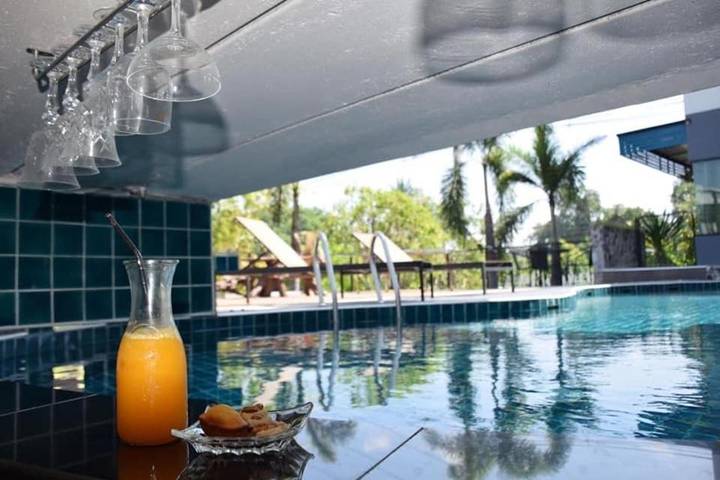 Alojamiento y desayuno para 5 personas, con balcón además de piscina y jardín - 1