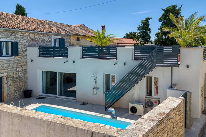 Villa pour 4 personnes, avec terrasse ainsi que piscine et sauna à Kanfanar