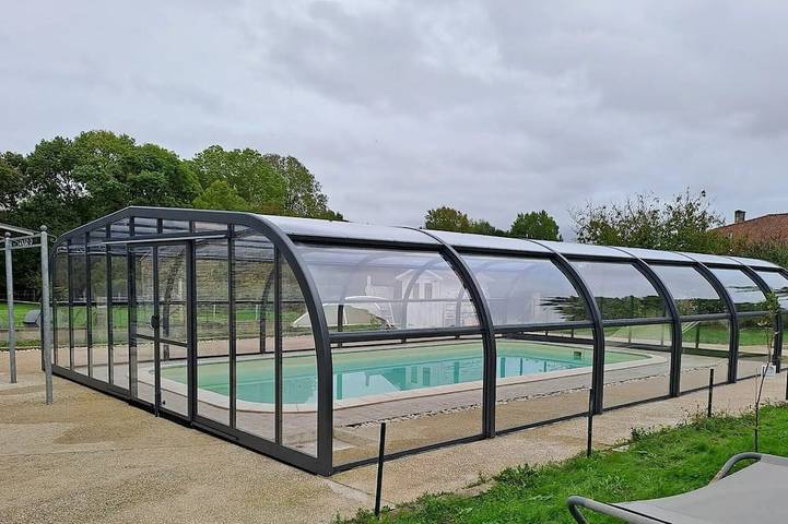 Location de vacances pour 2 personnes, avec piscine et jardin, animaux acceptés à Longré
