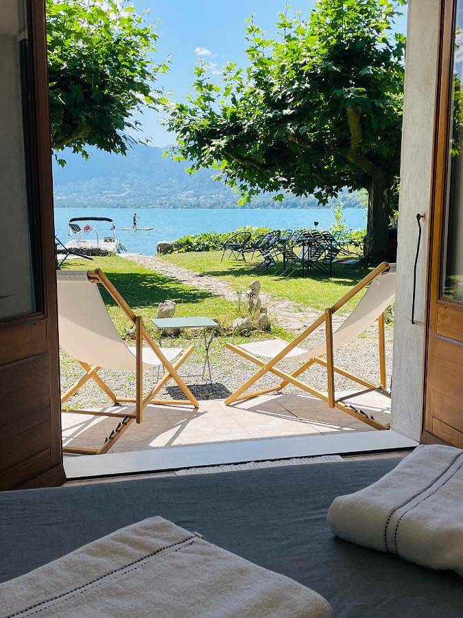 Chambre d’hôte pour 2 personnes, avec vue et terrasse ainsi que jardin et vue sur le lac