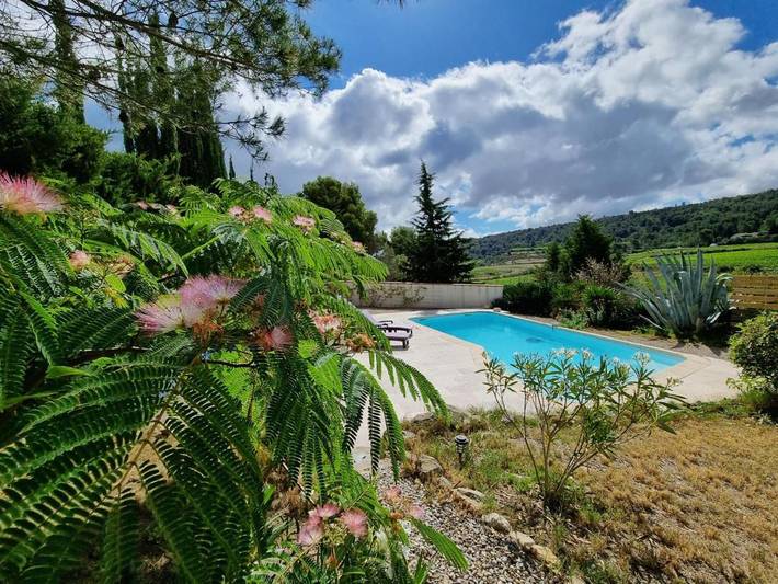 Villa pour 4 personnes, avec piscine ainsi que jardin et terrasse - 1