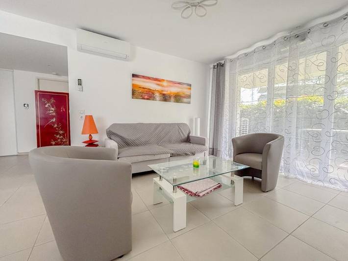 Appartement de vacances pour 7 personnes, avec piscine et jardin, animaux acceptés