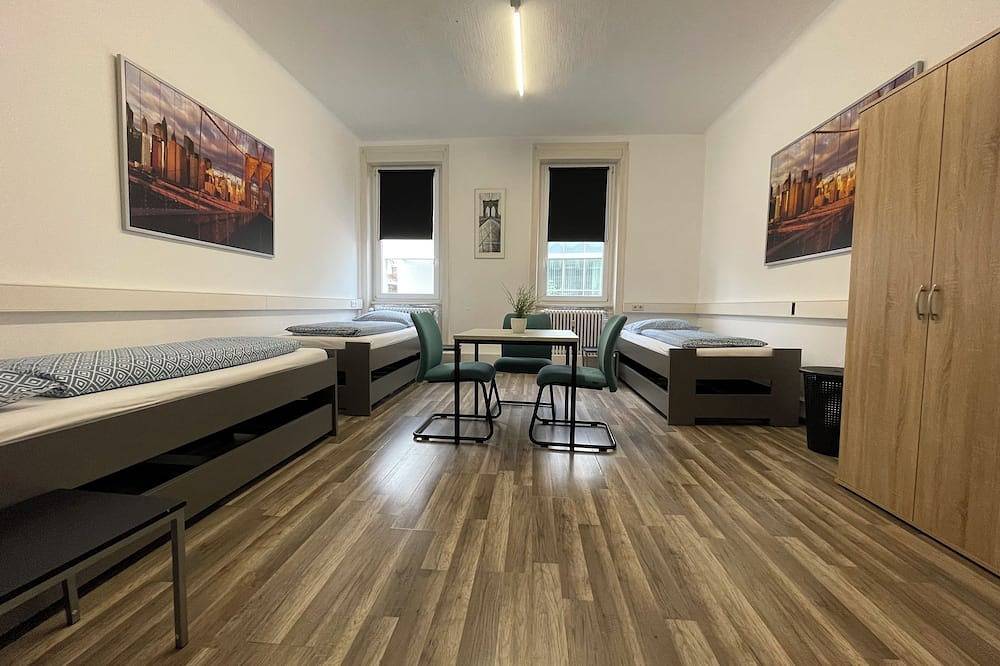 Ganze Wohnung, Geräumige 160 qm Wohnung in zentral in Göppingen für Familien, Monteure, Gruppen in Göppingen, Landkreis Göppingen