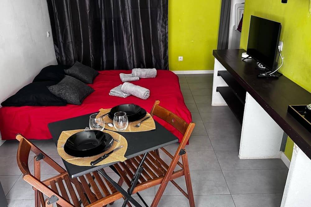 Geheel appartement, Cosy studio in Pignan in the heart of the medieval village in Pignan, Côte d'Améthyste