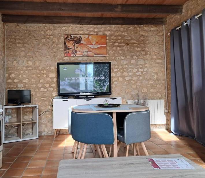 Location de vacances pour 14 personnes, avec Terrasse et Jardin ainsi que Piscine et Vue à Gémozac - 2