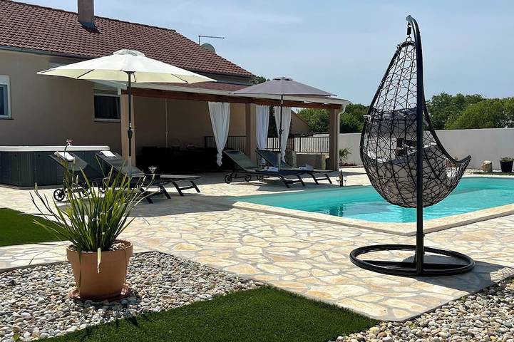 Ferienhaus für 6 Personen, mit Whirlpool und Pool