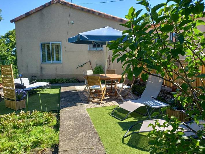 Gîte pour 5 personnes, avec vue et jardin à Rodome