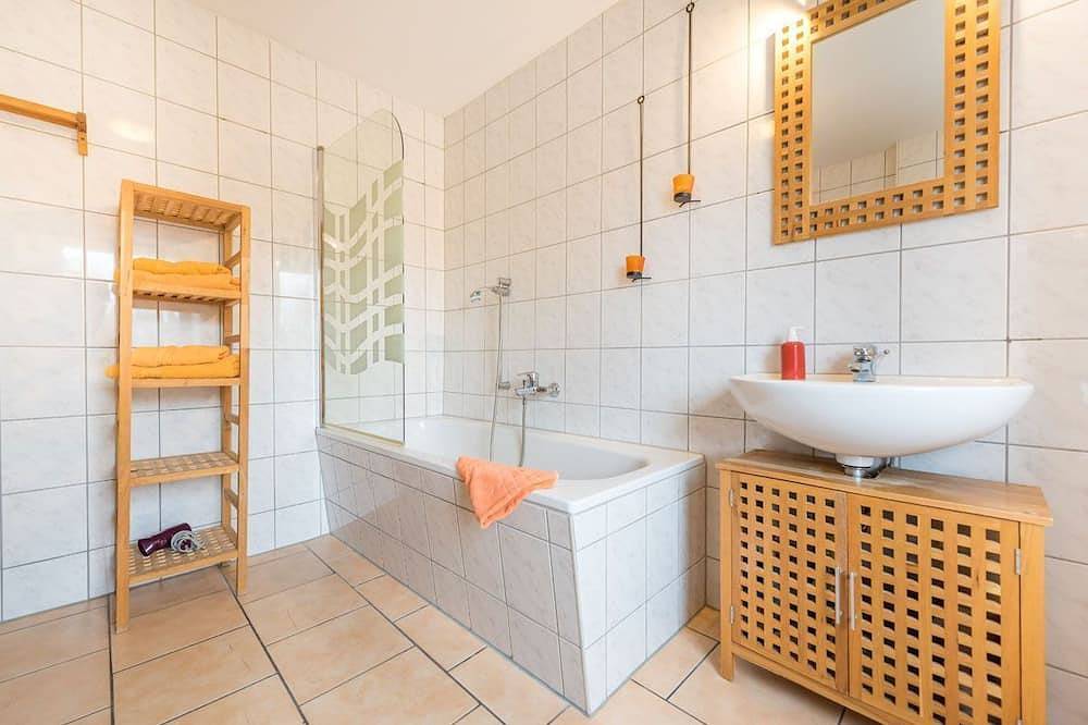 Entire apartment, Holiday Room Ii - Holiday Room Zur Quelle in Stralsund, Stralsund Surroundings