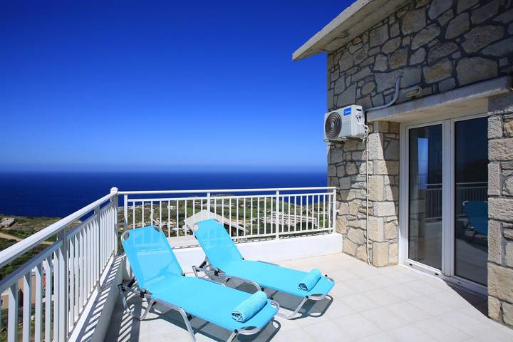 Location de vacances pour 6 personnes, avec jardin et vue sur l’océan, adapté aux familles dans Agia Pelagia - 3