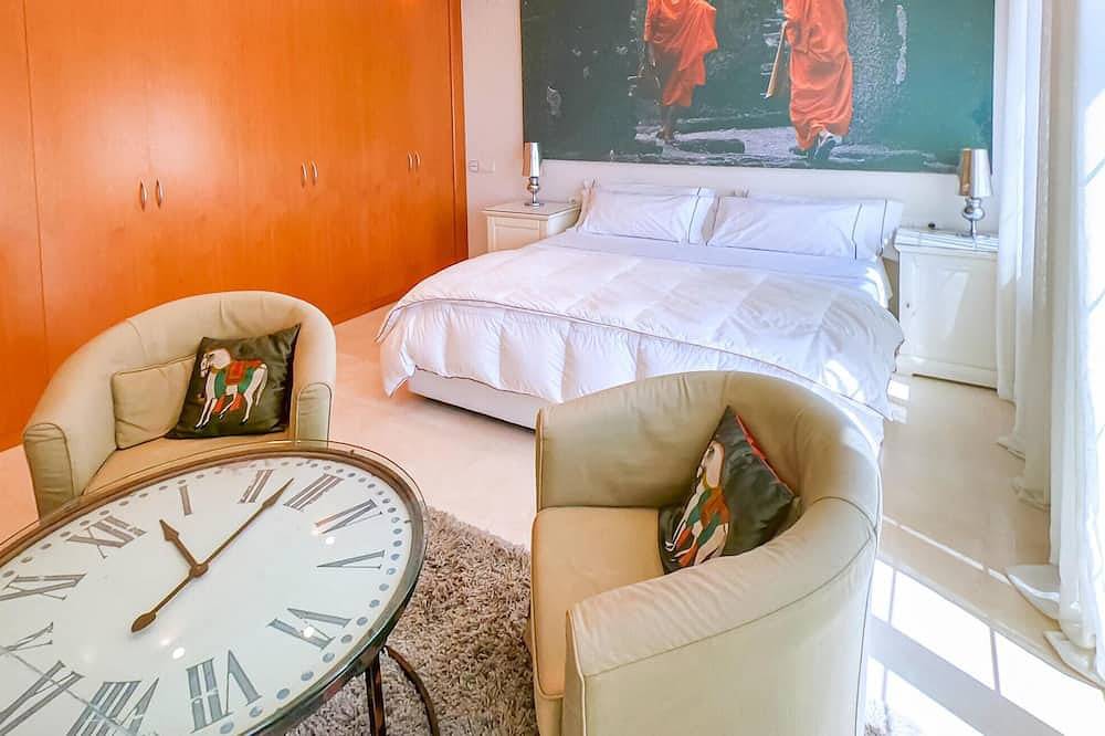 Prachtig huis met 5 slaapkamers in. in Urbanizacion Montcabrer, Cabrils