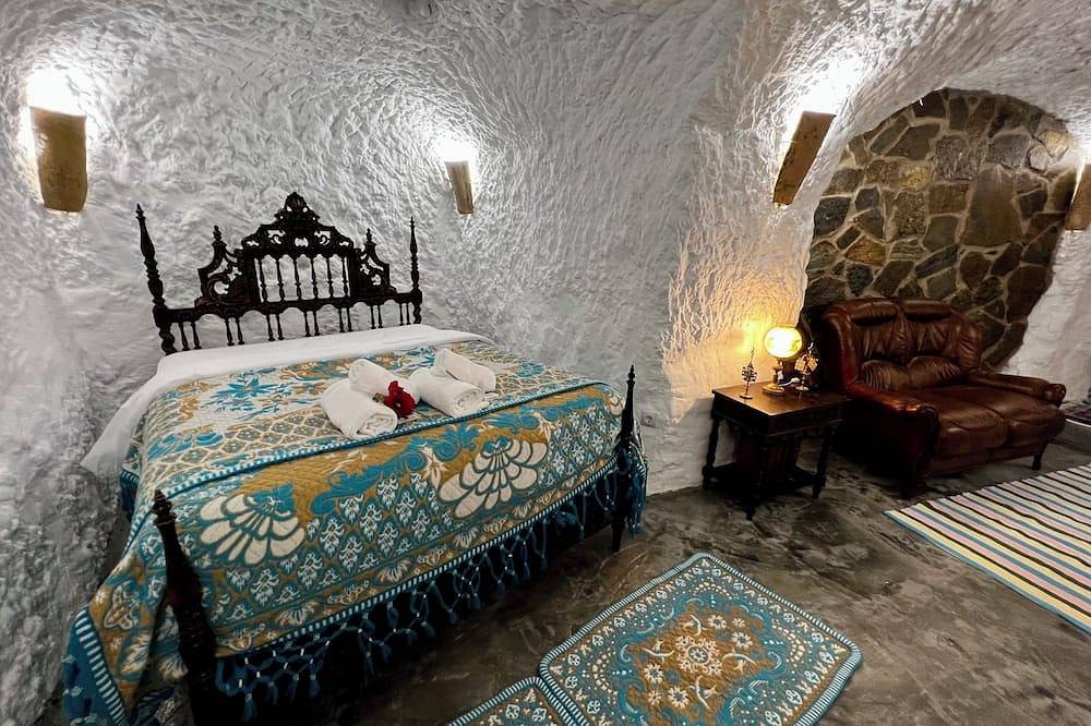Entire apartment, Cuevas La Veranda in Fuente Nueva (Granada), Orce
