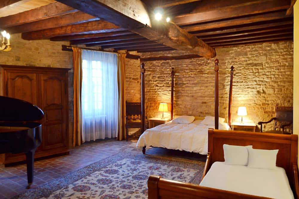 Grand Gîte de Caractère in Flavigny-sur-Ozerain, Région de Montbard