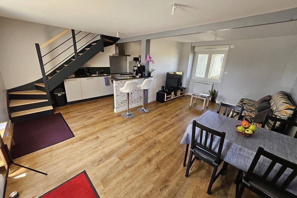2 bedroom house near A11, Logis du Château Rouge in Mésanger, Valle del Loira