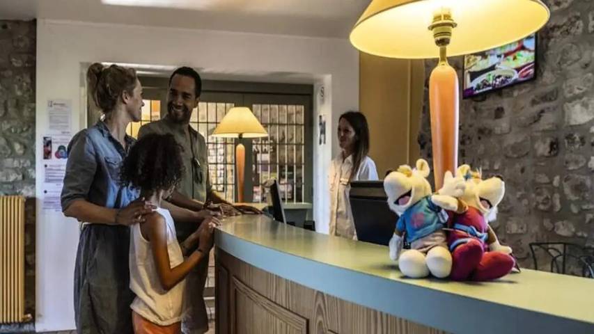 Gîte pour 3 personnes, avec Terrasse et Piscine à Berrias-et-Casteljau - 2