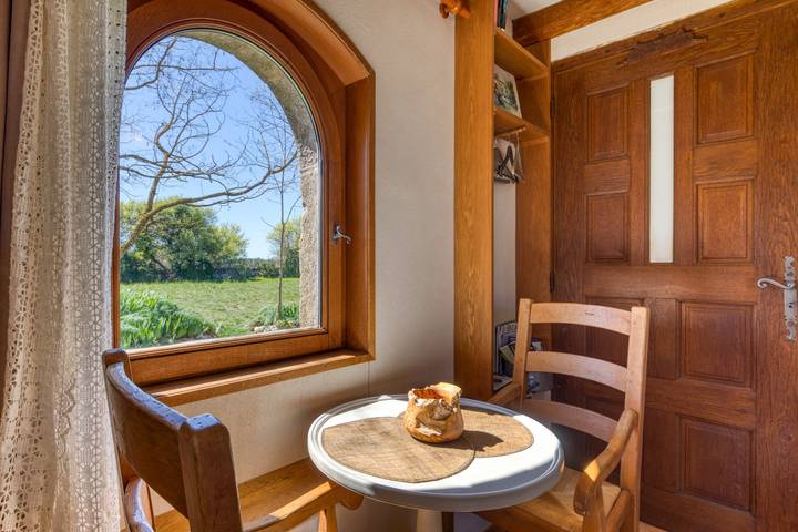Estudio entero, Gîtes del Fin del Mundo: vistas a la montaña y terraza privada in Saint-Étienne-de-Gourgas, Región de Lodève