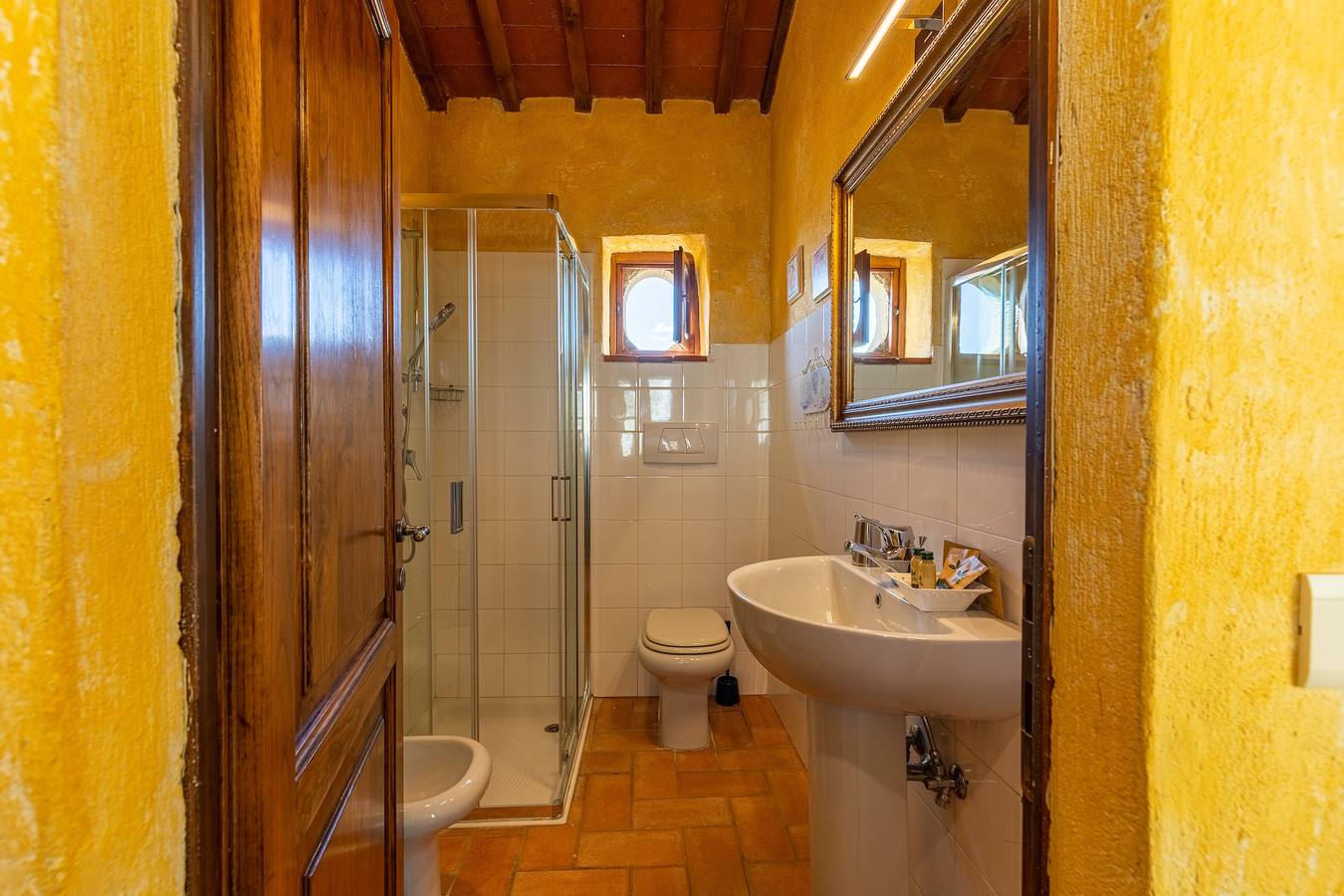 Agriturismo 'Borgo Dolci Colline Spa Querce' con piscina in comune, Wi-Fi e aria condizionata in Castiglion Fiorentino, Provincia di Arezzo