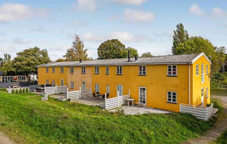 Ferielejlighed for 5 personer, med Terrasse og Have i Reersø