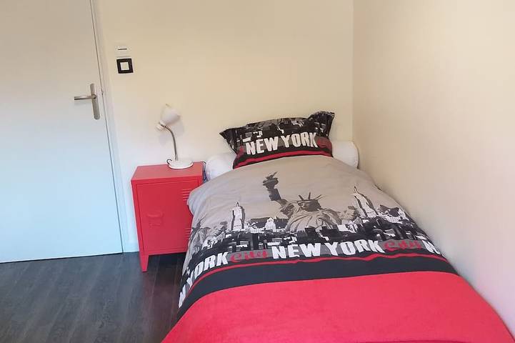 Entire apartment, T4 apartment with garage, terrace and garden in Valserhône, Nantua