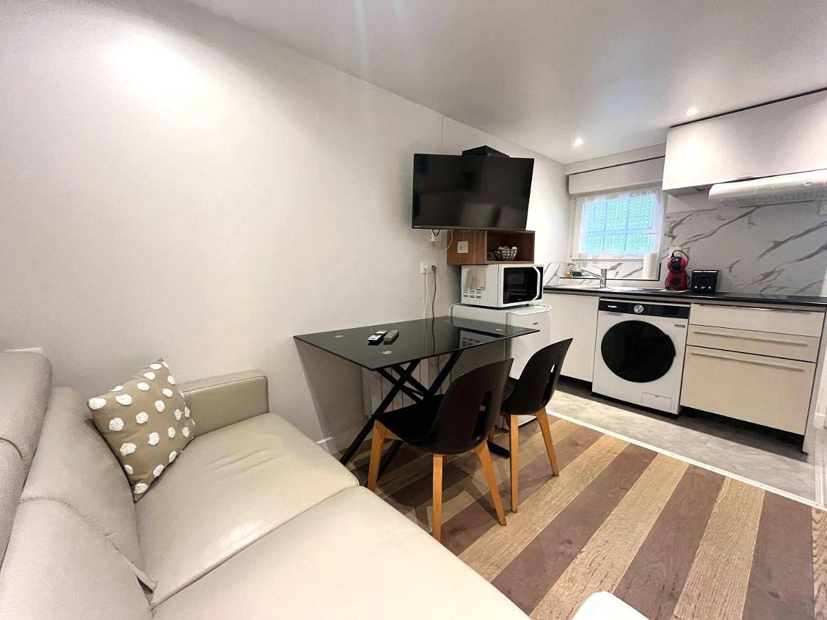 Appartement entier, In The Heart Of The City - Cosy Studio - Close to Rer in Saint-Germain-en-Laye, Yvelines