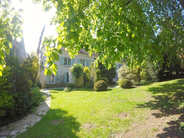 Location de vacances pour 2 personnes, avec jardin, adapté aux familles à Saint-Cyr-sur-Morin - 2