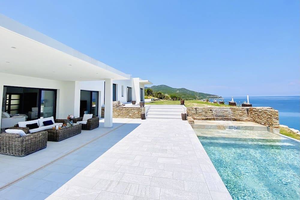 Prestigious villa at the water's'edge - Pietracorbara in Pietracorbara, Capo Corso